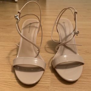 Light pink/beige strappy heel.